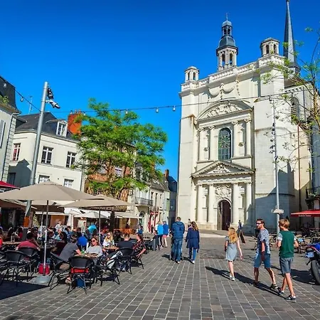 Lovely At Place Saint Pierre